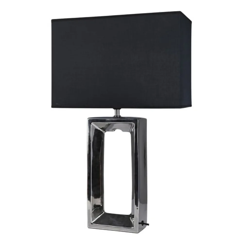 e1f9df02-ec3e-5160-988c-64734ea7c537.webp Lampe à poser céramique chromée abat-jour rectangulaire noir 60 cm – Image 1
